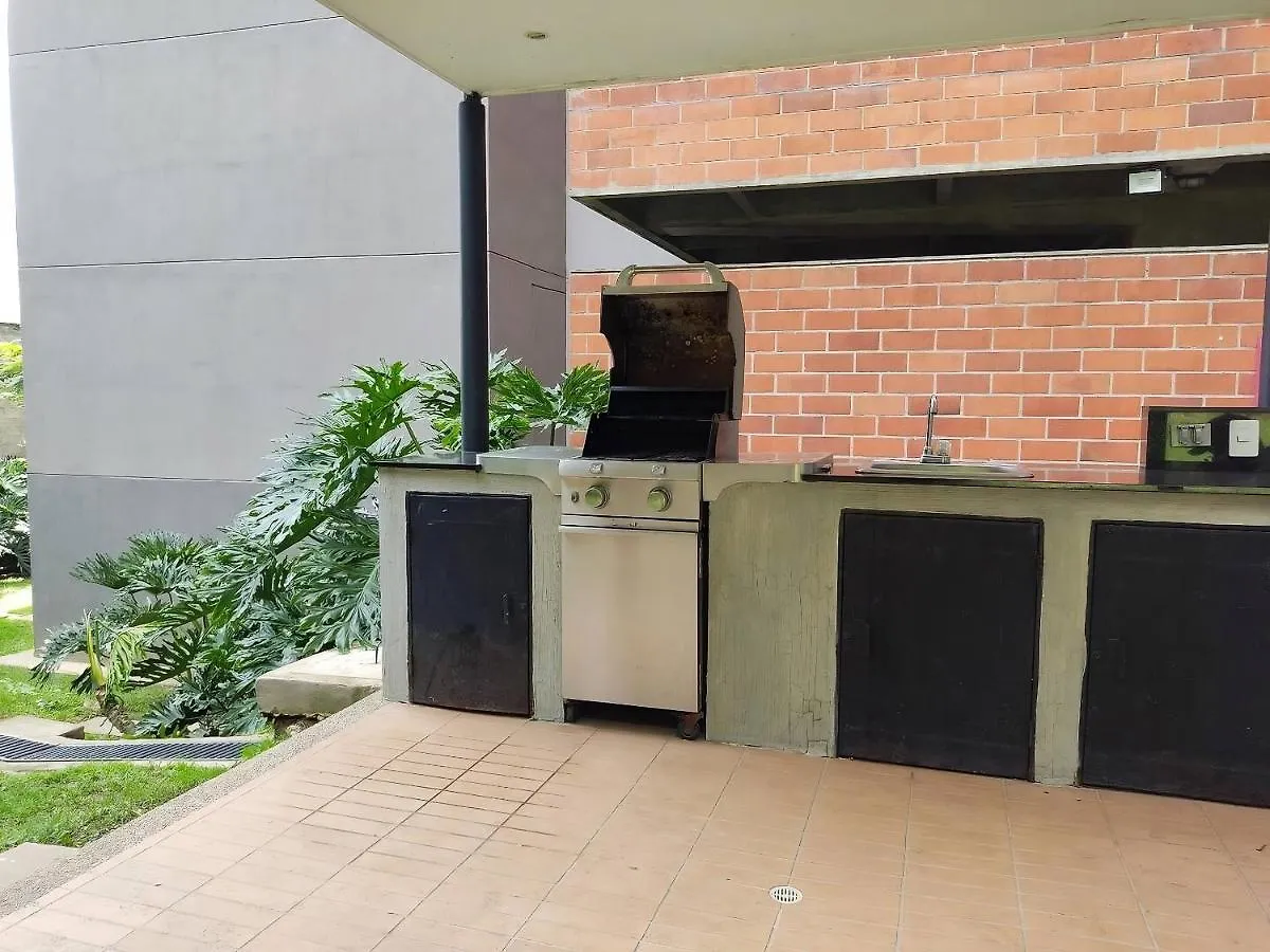 Apartamento Con Piscina, Frente A Cc Mayorca Sabaneta 0*,  Colombia